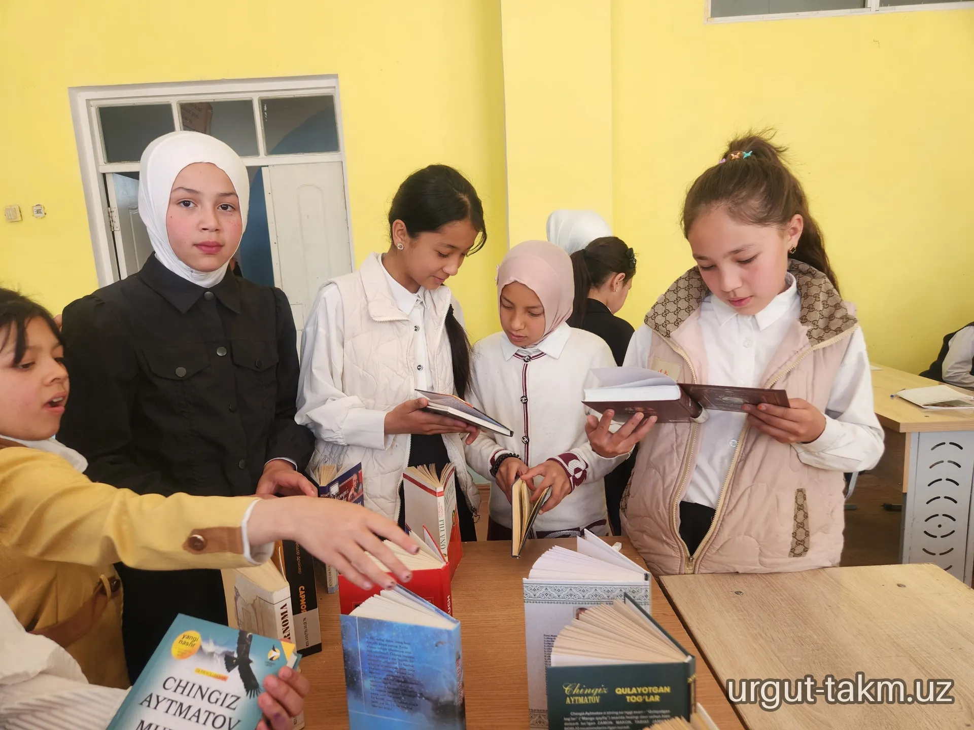 142-umumiy o‘rta ta‘lim maktabida yangi adabiyotlar targ‘iboti o‘tkazildi