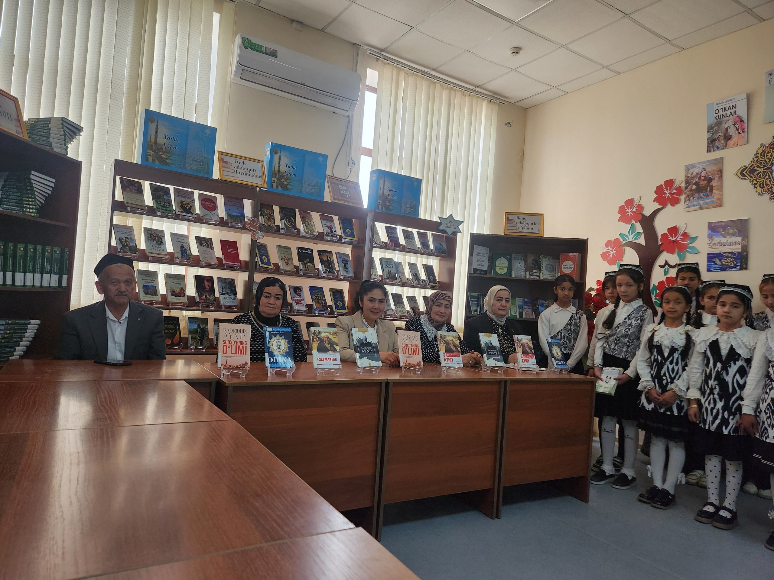 “Ayniy – ma’rifatparvar” nomli adabiy-badiiy kecha yuqori saviyada tashkil etildi