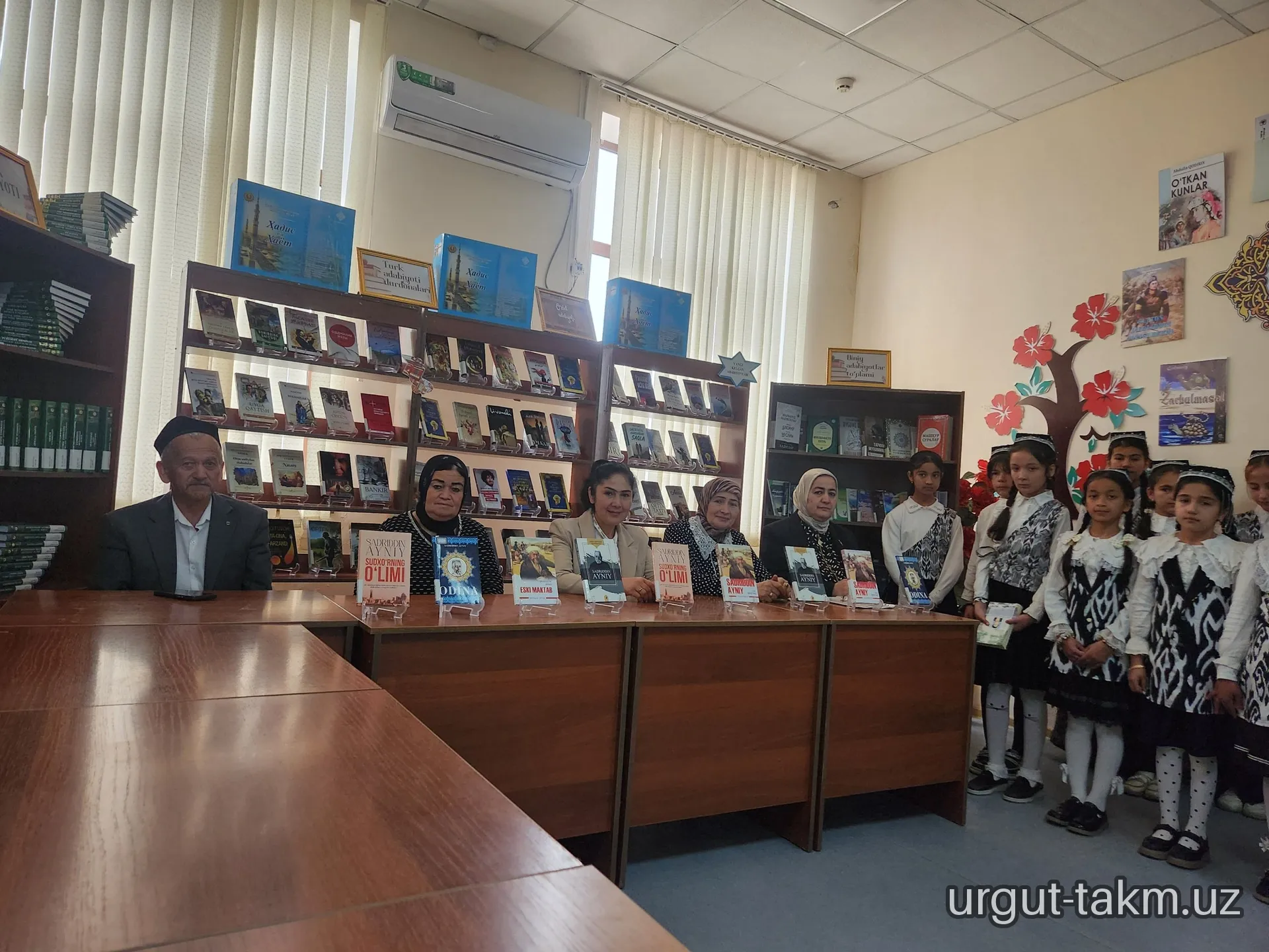 “Ayniy – ma’rifatparvar” nomli adabiy-badiiy kecha yuqori saviyada tashkil etildi