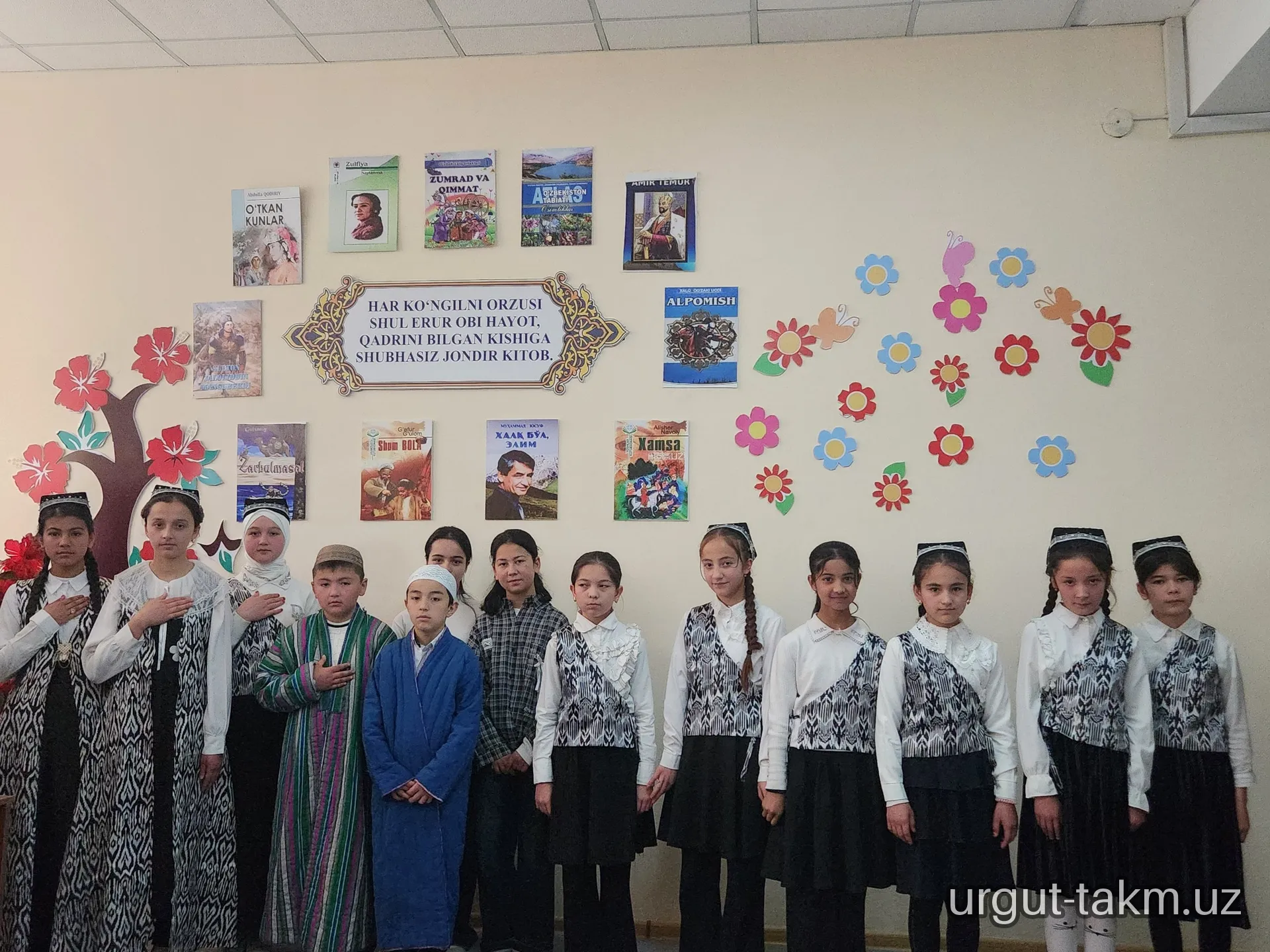 “Ayniy – ma’rifatparvar” nomli adabiy-badiiy kecha yuqori saviyada tashkil etildi
