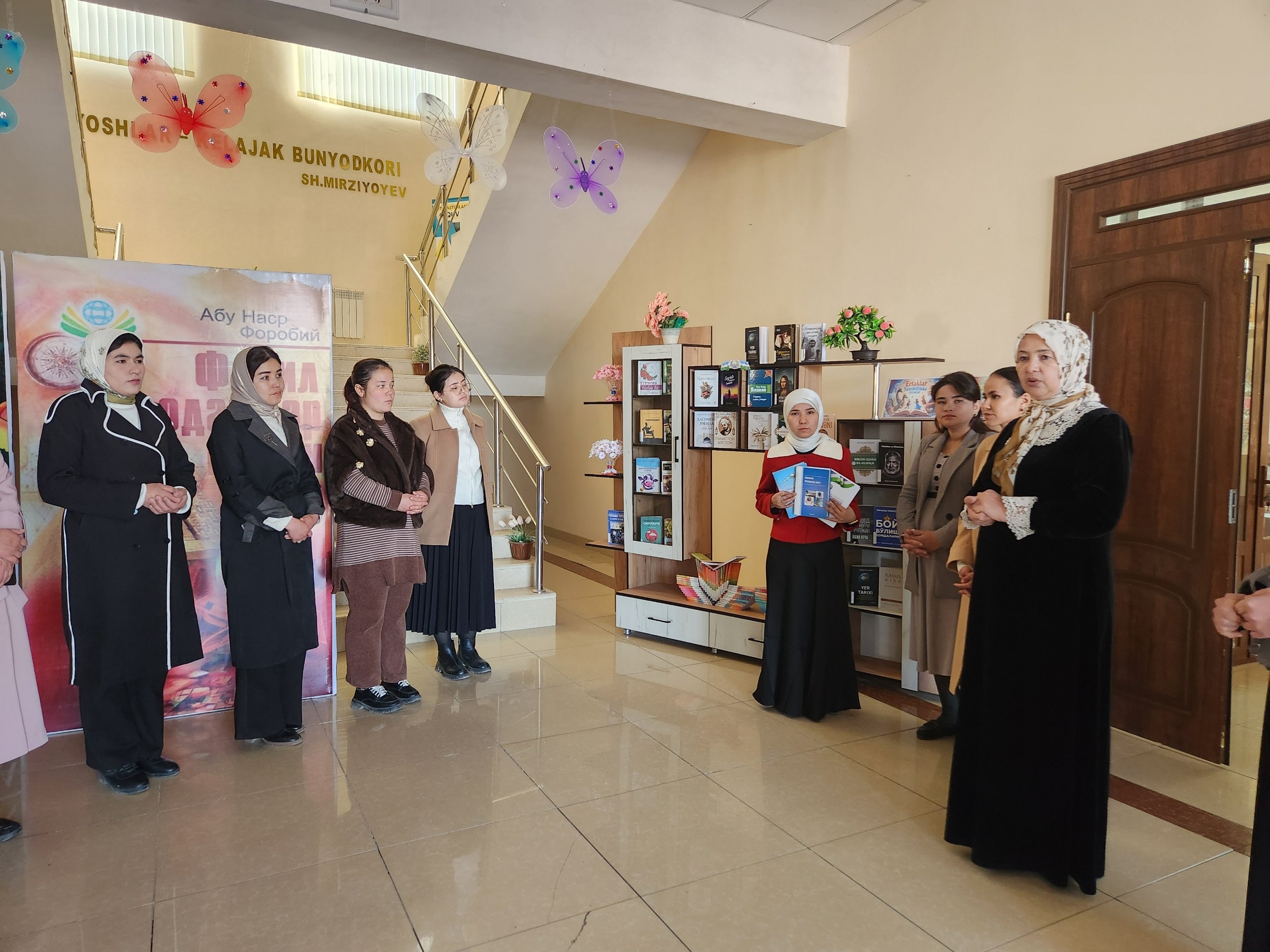 Urgut tuman maktabgacha va maktab ta’limi bo‘limi,tegishli tashkilot va muassasa xodimlari ishtirokida xotin-qizlar bilan davra suhbati hamda kitob ko‘rgazmasi tashkil qilindi