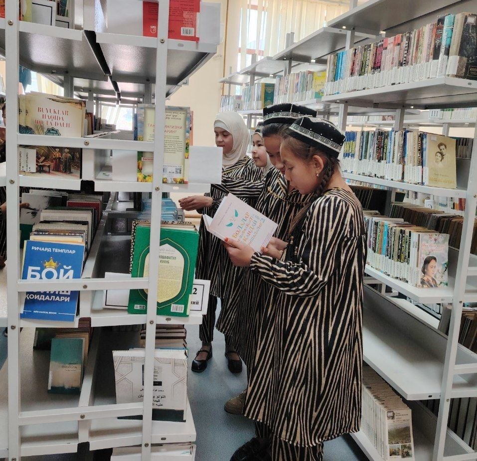 Urgut tumani axborot-kutubxona markaziga 36-umumiy o‘rta ta‘lim maktabi o‘quvchilari uchun kutubxona bo‘ylab  sayohat tashkil etildi.