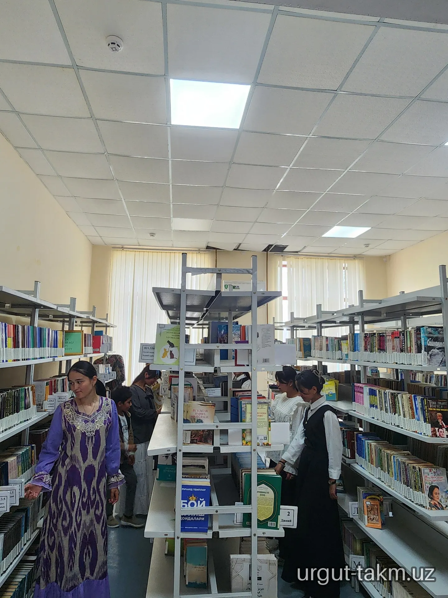 Urgut tumani axborot-kutubxona markaziga 104-umumiy o‘rta ta’lim maktabi o‘quvchilari uchun sayohat tashkil qilindi