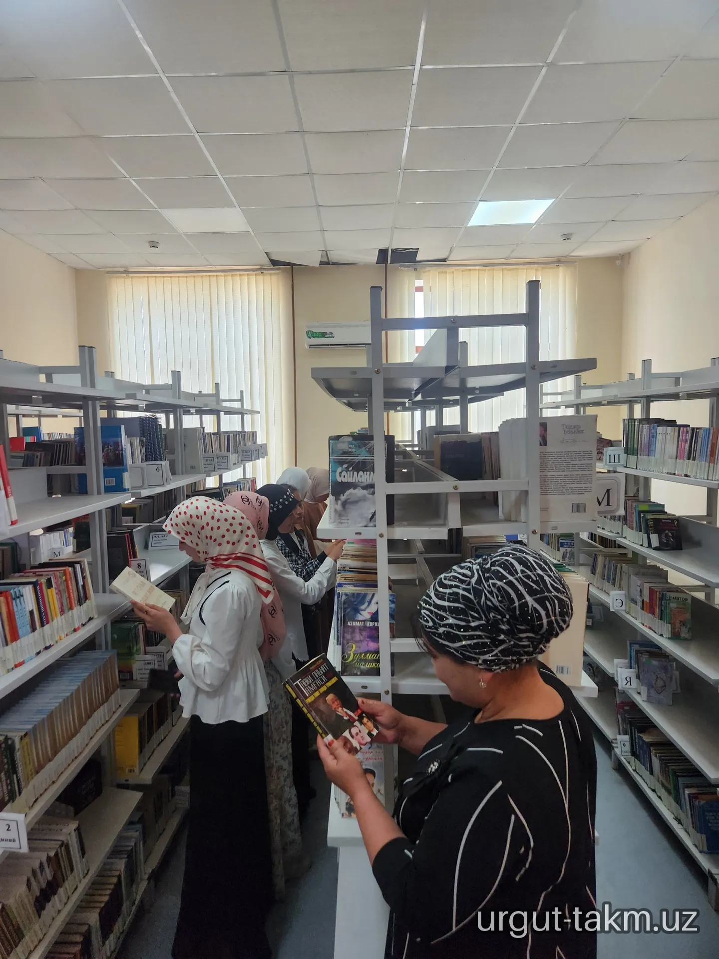 Urgut tumani axborot-kutubxona markaziga 74-umumiy o‘rta ta‘lim maktabi o‘quvchilari uchun sayohat tashkil qilindi.