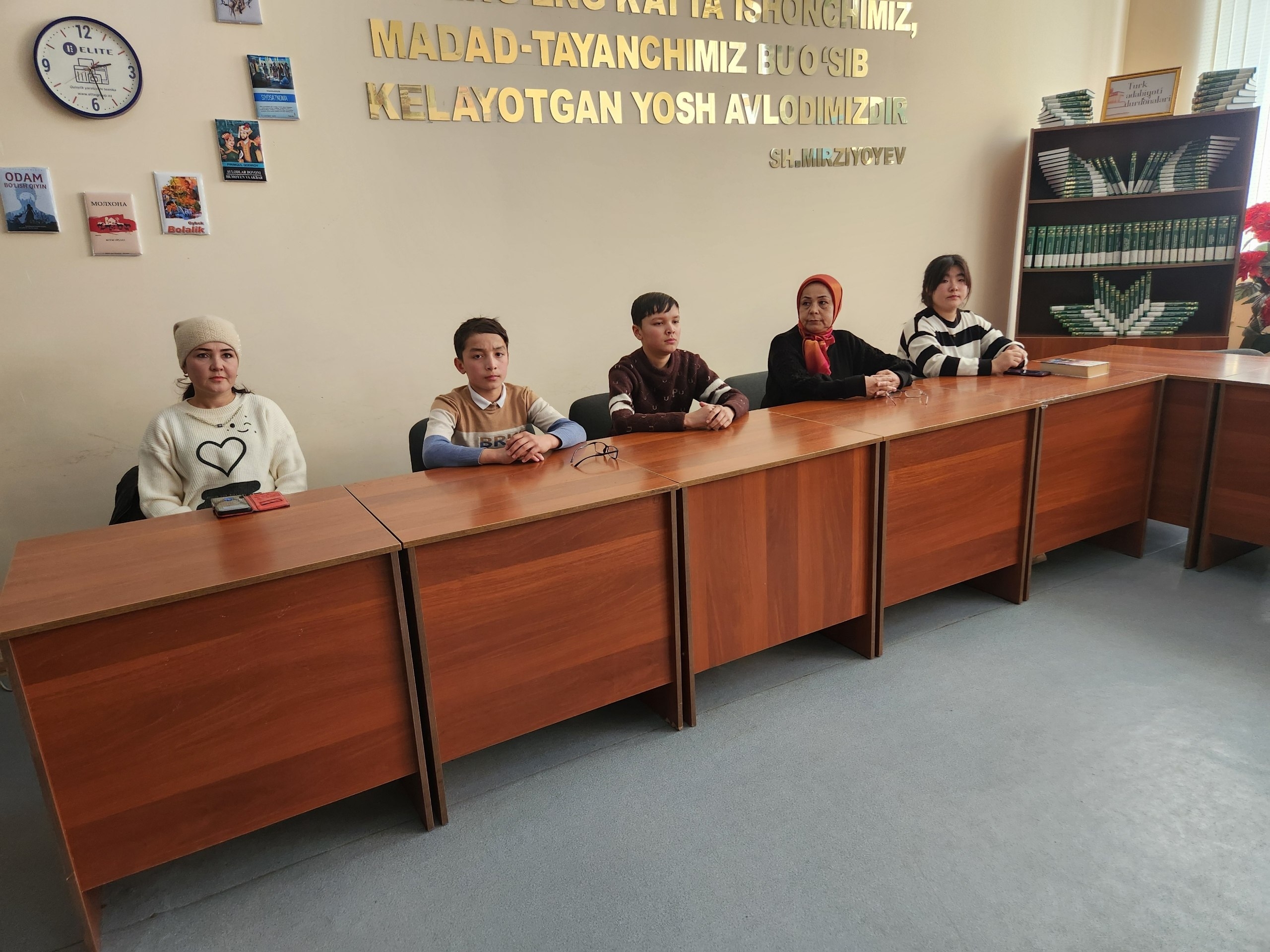 3-maktab oʻquvchilari "Zumrad va Qimmat" ertagidan parcha qo‘yishdi