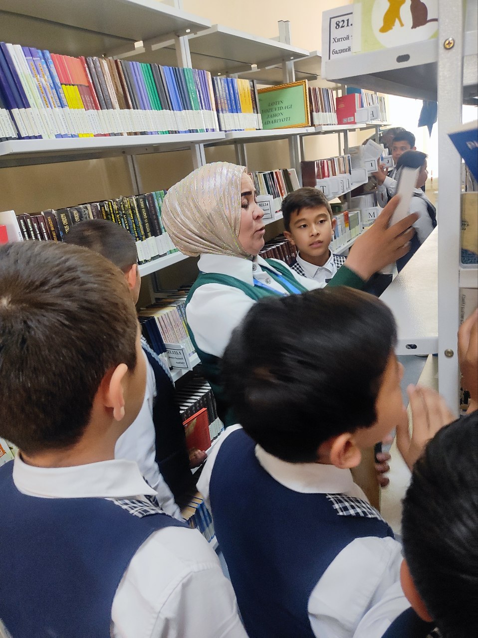 Bilim maskaniga sayohat: "Elita" maktabi o‘quvchilari kutubxonada!