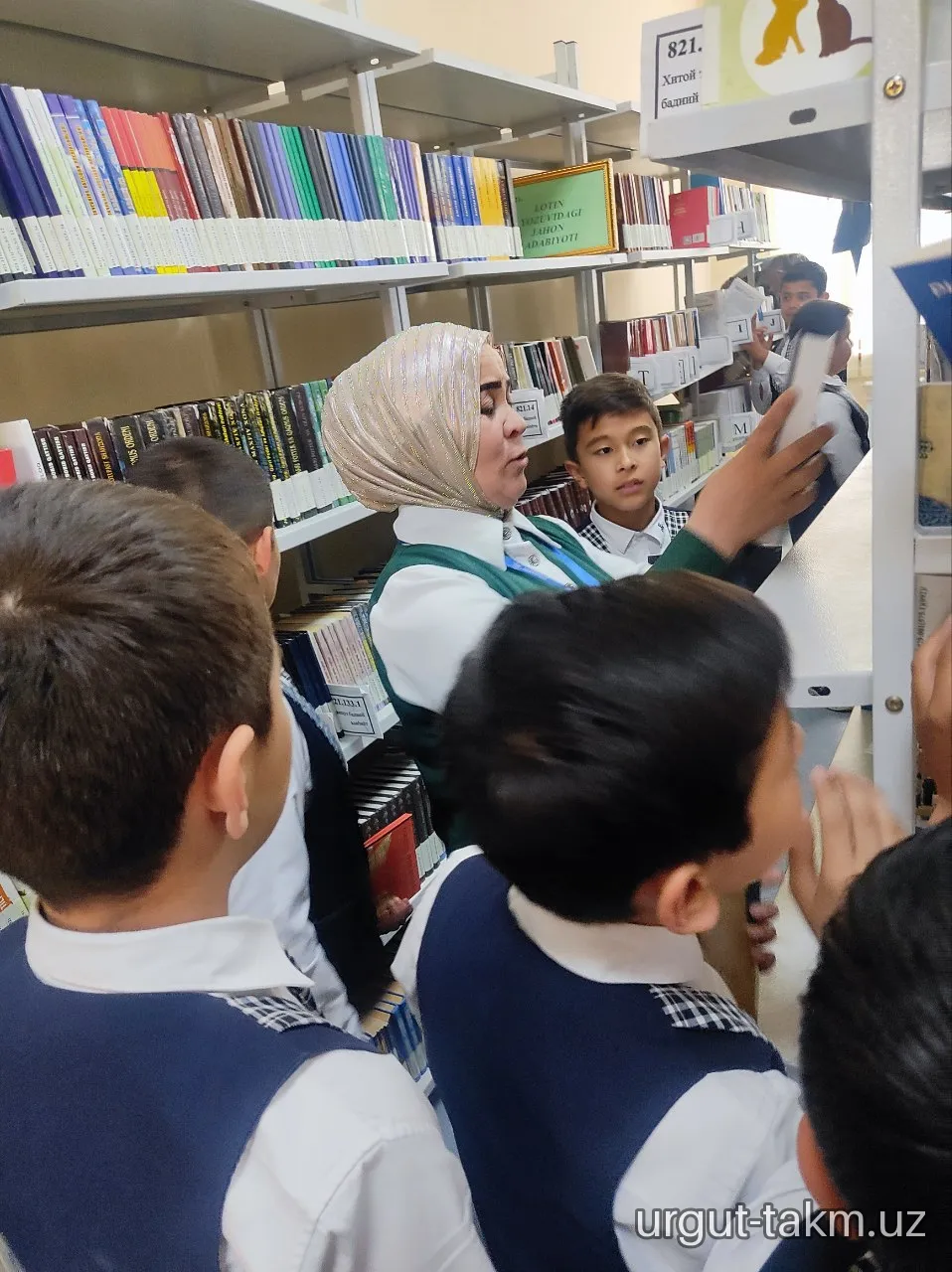 Bilim maskaniga sayohat: "Elita" maktabi o‘quvchilari kutubxonada!