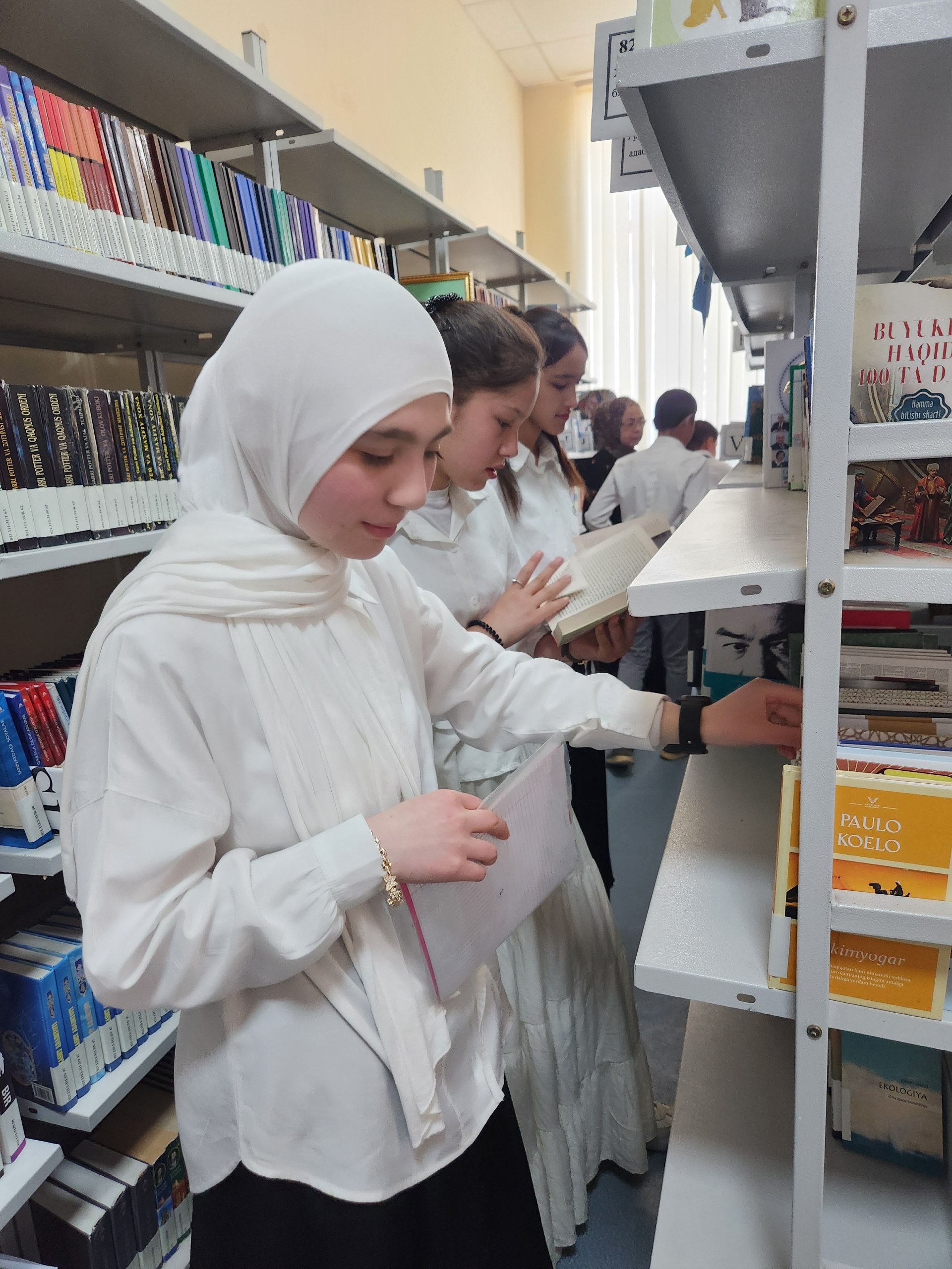 Bilim maskaniga sayohat: 3-umumiy o‘rta ta'lim maktabi o‘quvchilari kutubxonada!