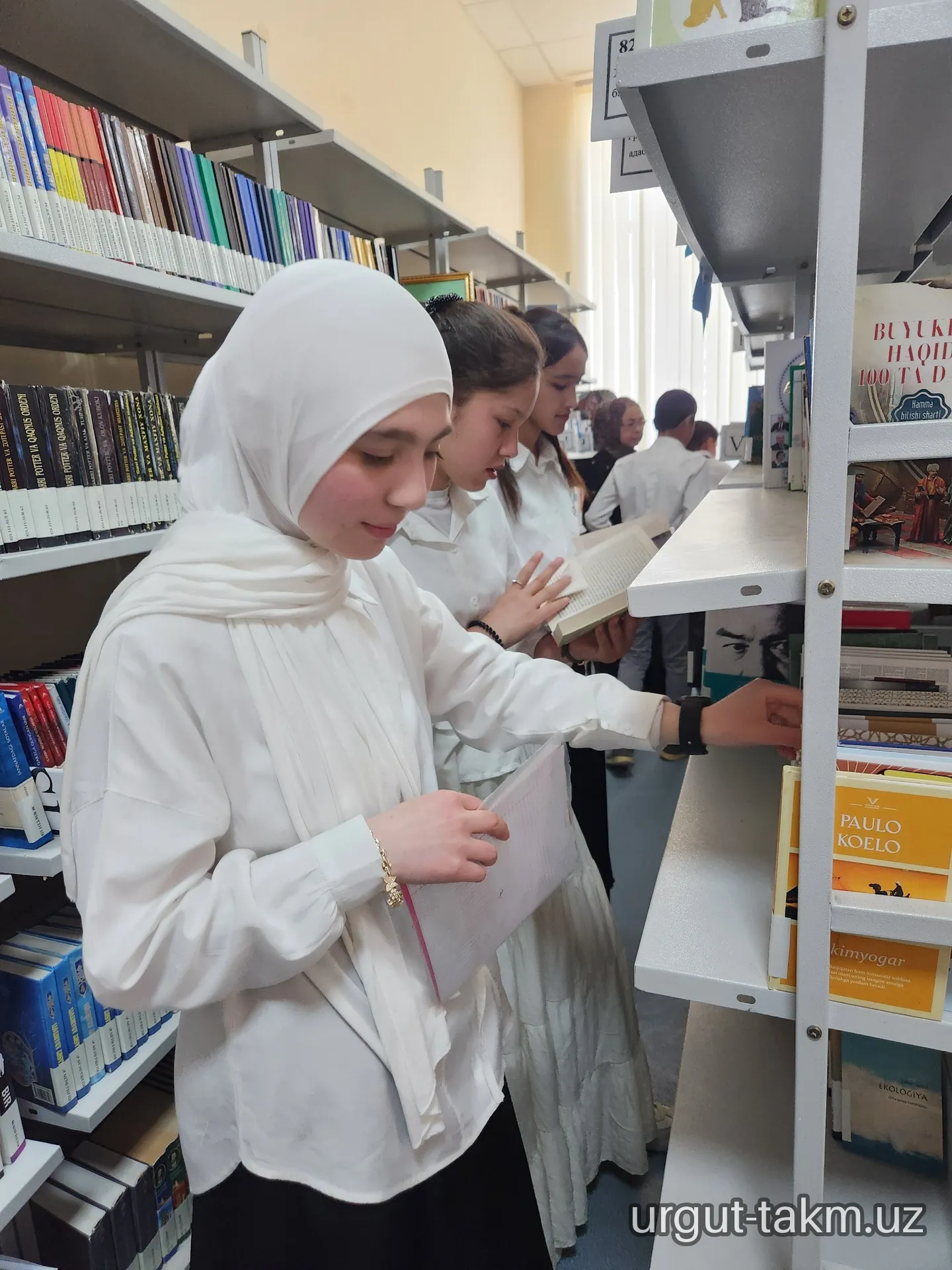 Bilim maskaniga sayohat: 3-umumiy o‘rta ta'lim maktabi o‘quvchilari kutubxonada!