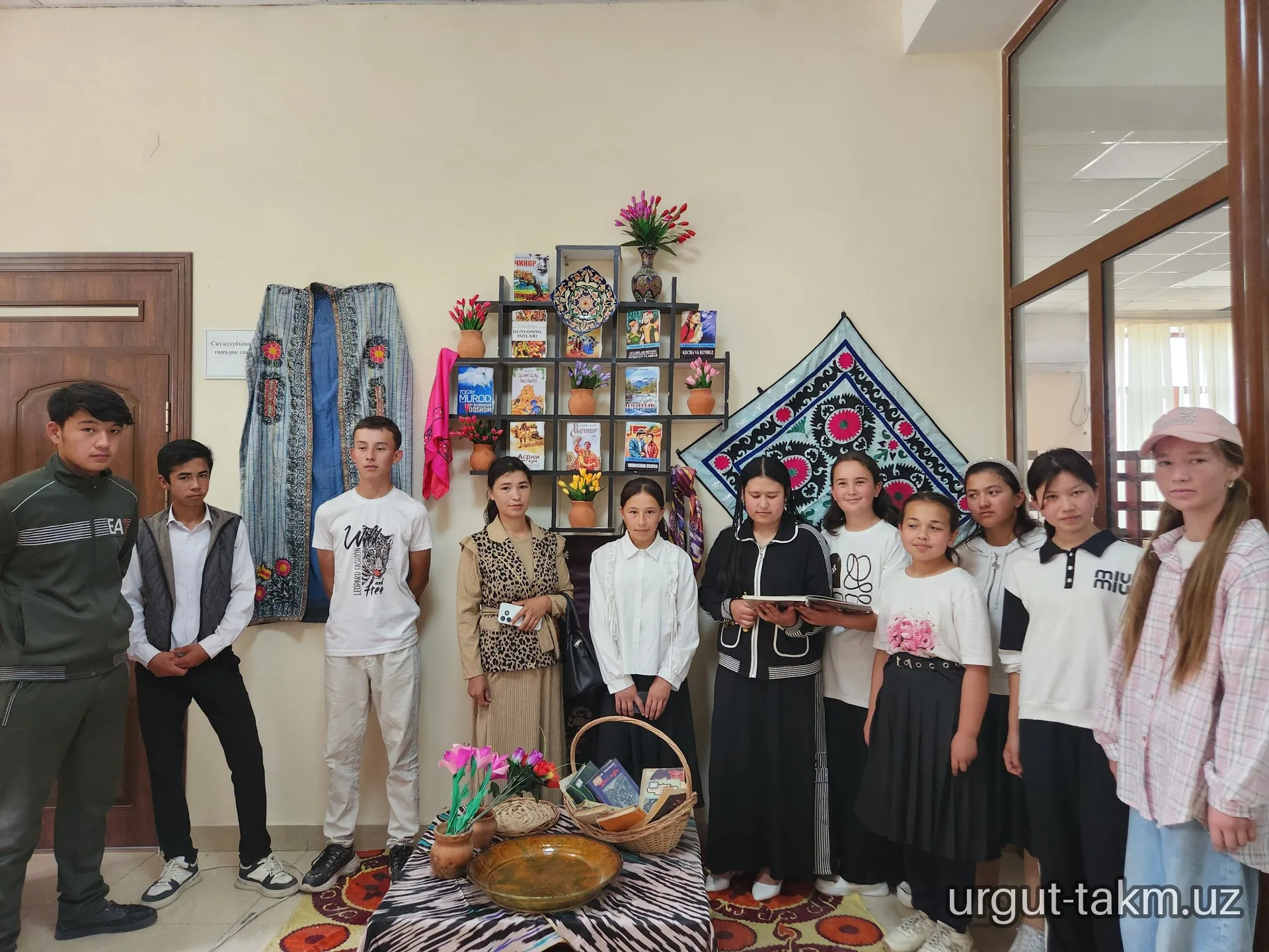 Bilim maskaniga sayohat: 110 -umumiy o‘rta ta'lim maktabi o‘quvchilari kutubxonada!