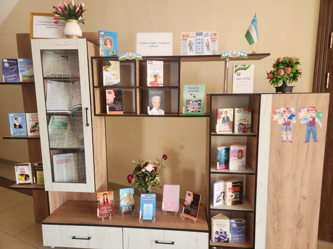 "Gender tenglik taraqqiyot kafolati" mavzusida maqolalar,kitoblar asosida ko‘rgazma tashkil etildi.