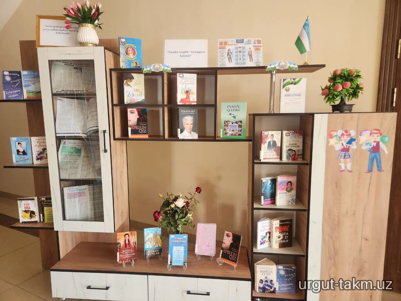 "Gender tenglik taraqqiyot kafolati" mavzusida maqolalar,kitoblar asosida ko‘rgazma tashkil etildi.