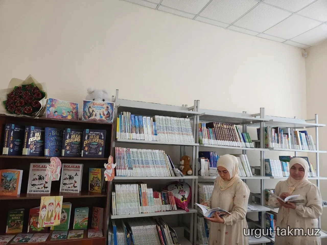 Farzand tarbiyasiga mas’uliyat bilan yondashadigan faol onalar tashrif buyurib,kutubxonaga a‘zo bo‘lib, o‘zlari va farzandlari uchun kitoblar olib ketishdi