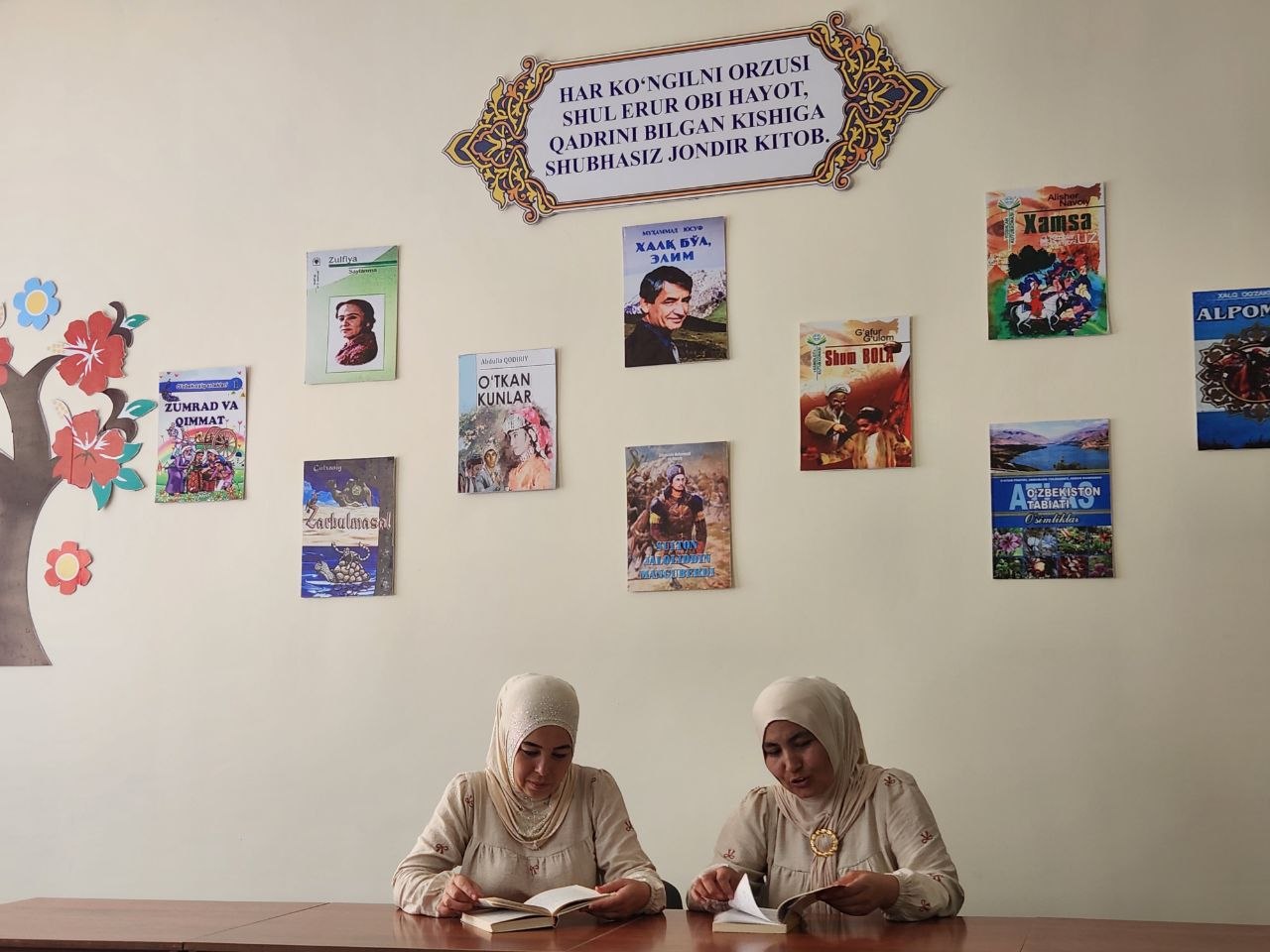 Farzand tarbiyasiga mas’uliyat bilan yondashadigan faol onalar tashrif buyurib,kutubxonaga a‘zo bo‘lib, o‘zlari va farzandlari uchun kitoblar olib ketishdi