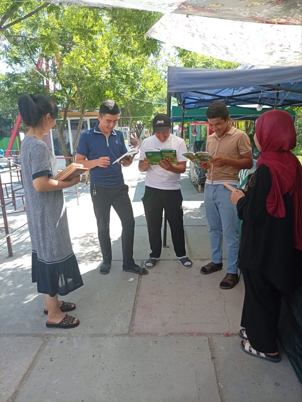 “Tabiat qoʻynida zavqli mutolaa” mavzusida yo‘l-yo‘lakay suhbat tashkil etildi