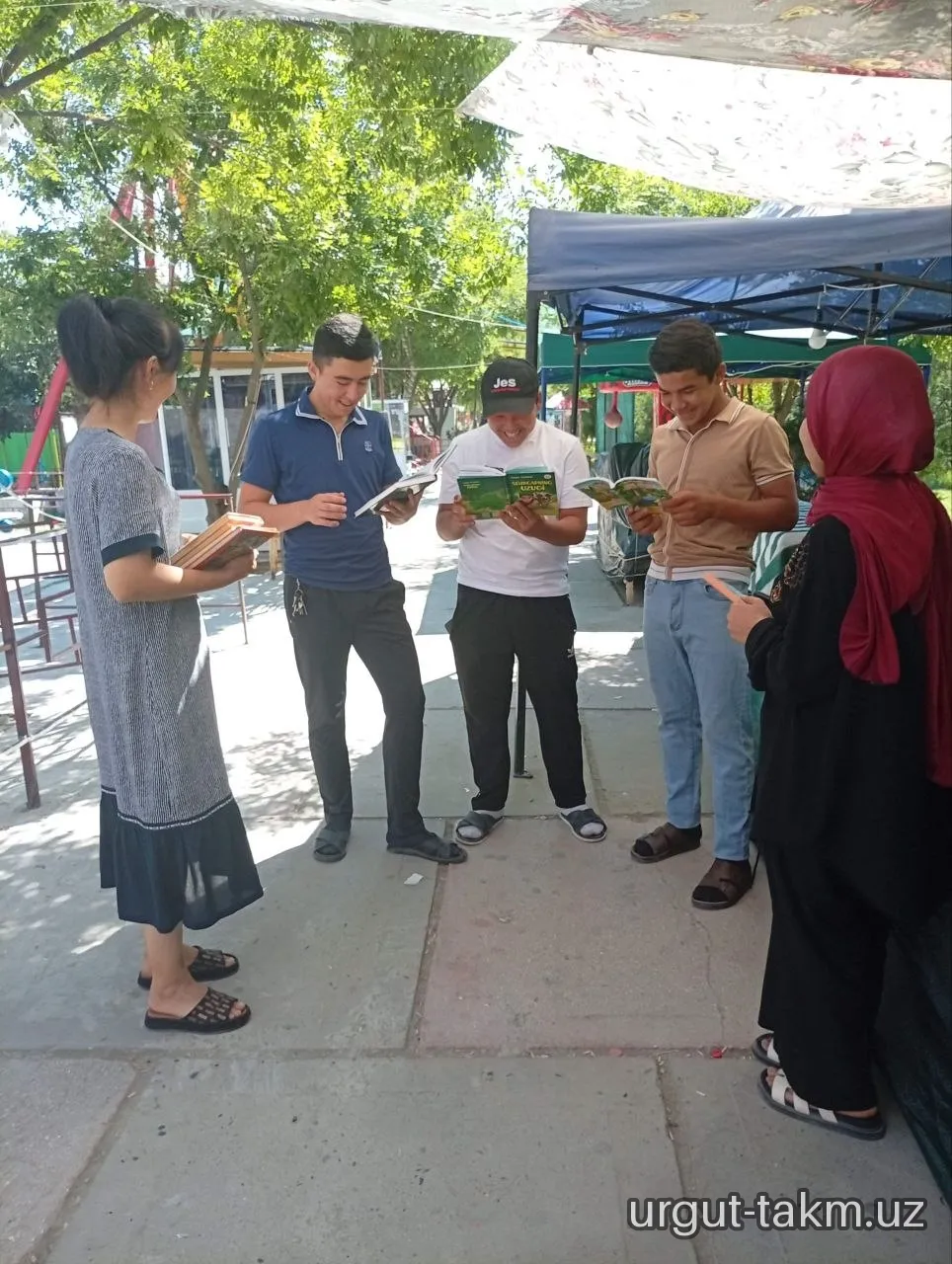 “Tabiat qoʻynida zavqli mutolaa” mavzusida yo‘l-yo‘lakay suhbat tashkil etildi