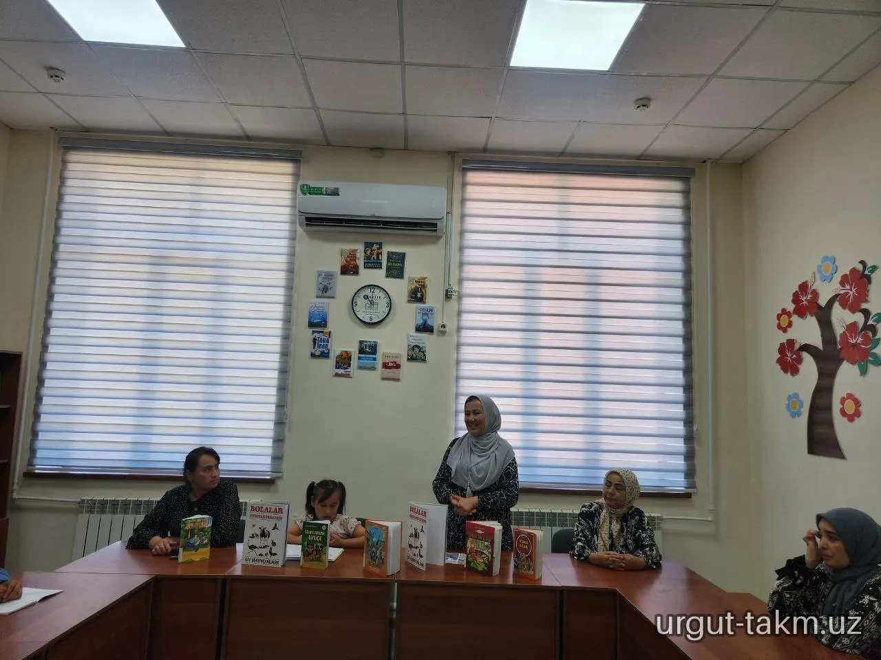 Yoshlar kuni munosabati bilan yosh avlodni ma’naviy-axloqiy jihatdan yetuk insonlar etib tarbiyalash, ularning ijtimoiy faolligini oshirish hamda kitobxonlik madaniyatini yuksaltirish maqsadida navbatdagi ma’rifiy tadbir tashkil etildi