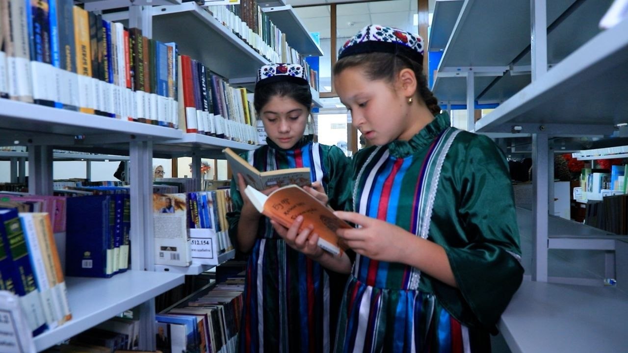 Qiziqarli kutubxonada -154-maktab oʻquvchilari