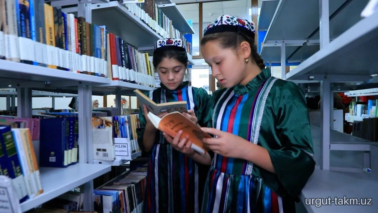Qiziqarli kutubxonada -154-maktab oʻquvchilari
