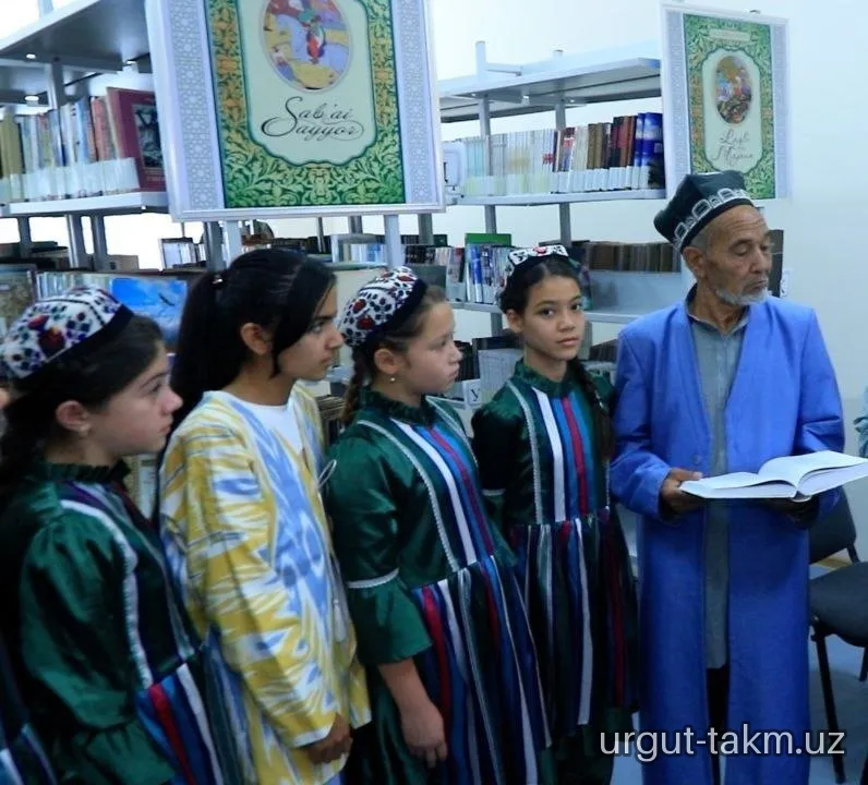 Qiziqarli kutubxonada -154-maktab oʻquvchilari