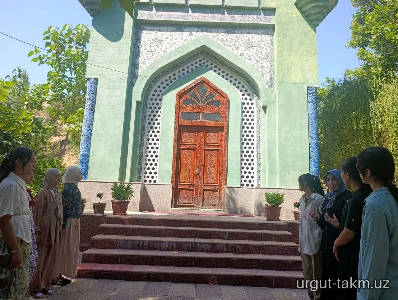 Urgut tog‘lari bag‘ridagi unutilmas kun: Yoshlar G‘avsuli A’zam ziyoratgohida!