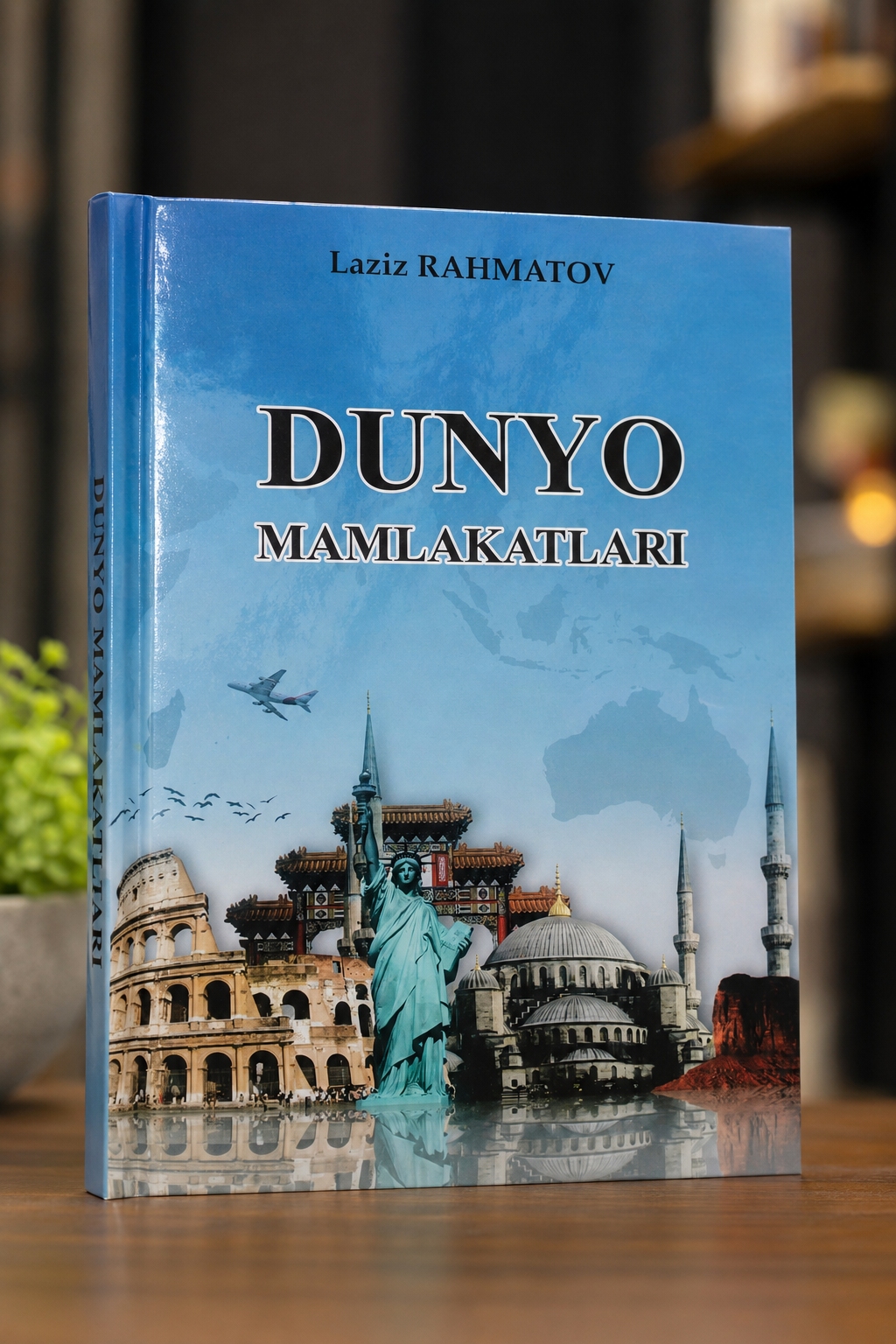 KUTUBXONAMIZ FONDI QIMMATBAHO SOVGʻA BILAN BOYIDI!