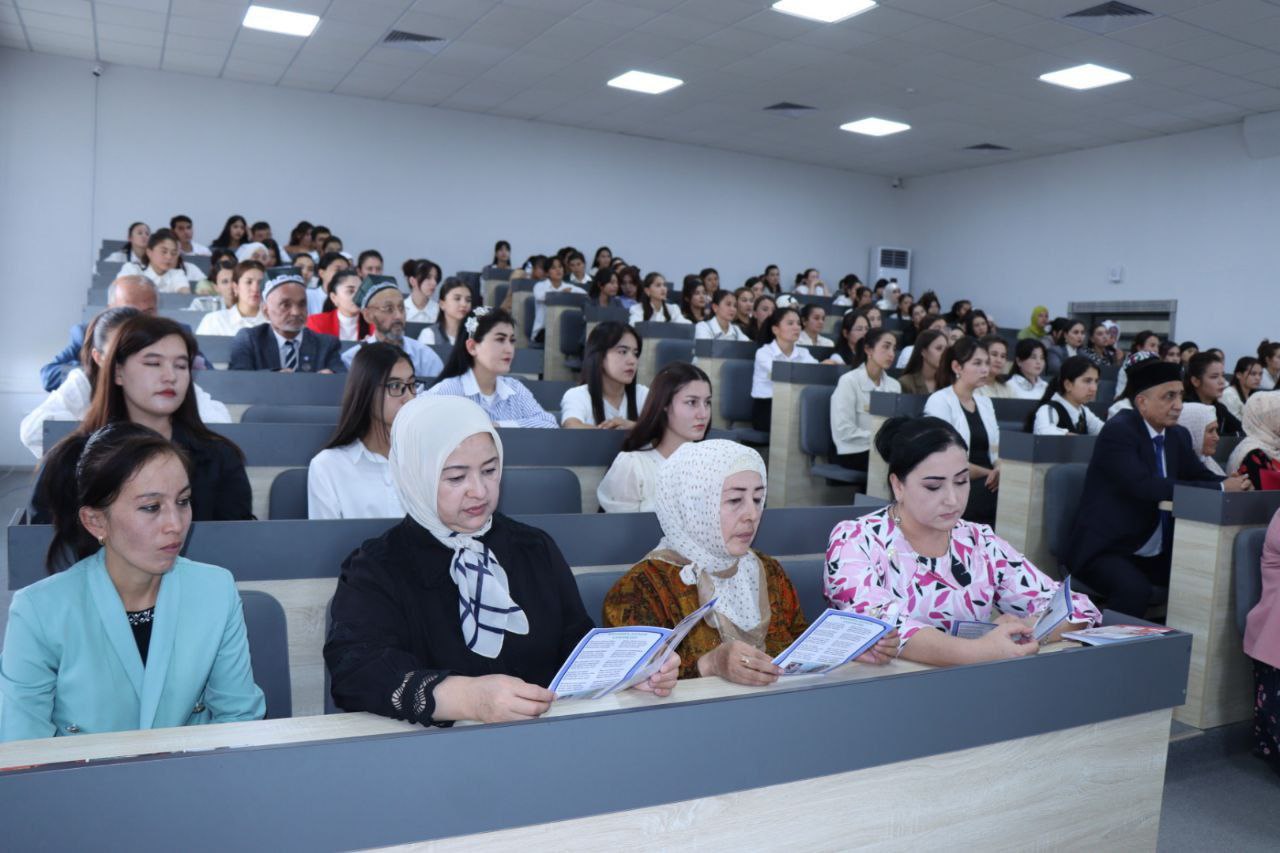 SamDU Urgut filialida O‘zbekiston Yozuvchilar uyushmasi a’zosi, sevimli shoira  Dilorom Ismoilovaning 60 yilligi munosabati bilan “Vatanni jonimdek asragin”  nomli adabiy-badiiy kecha tashkil etildi