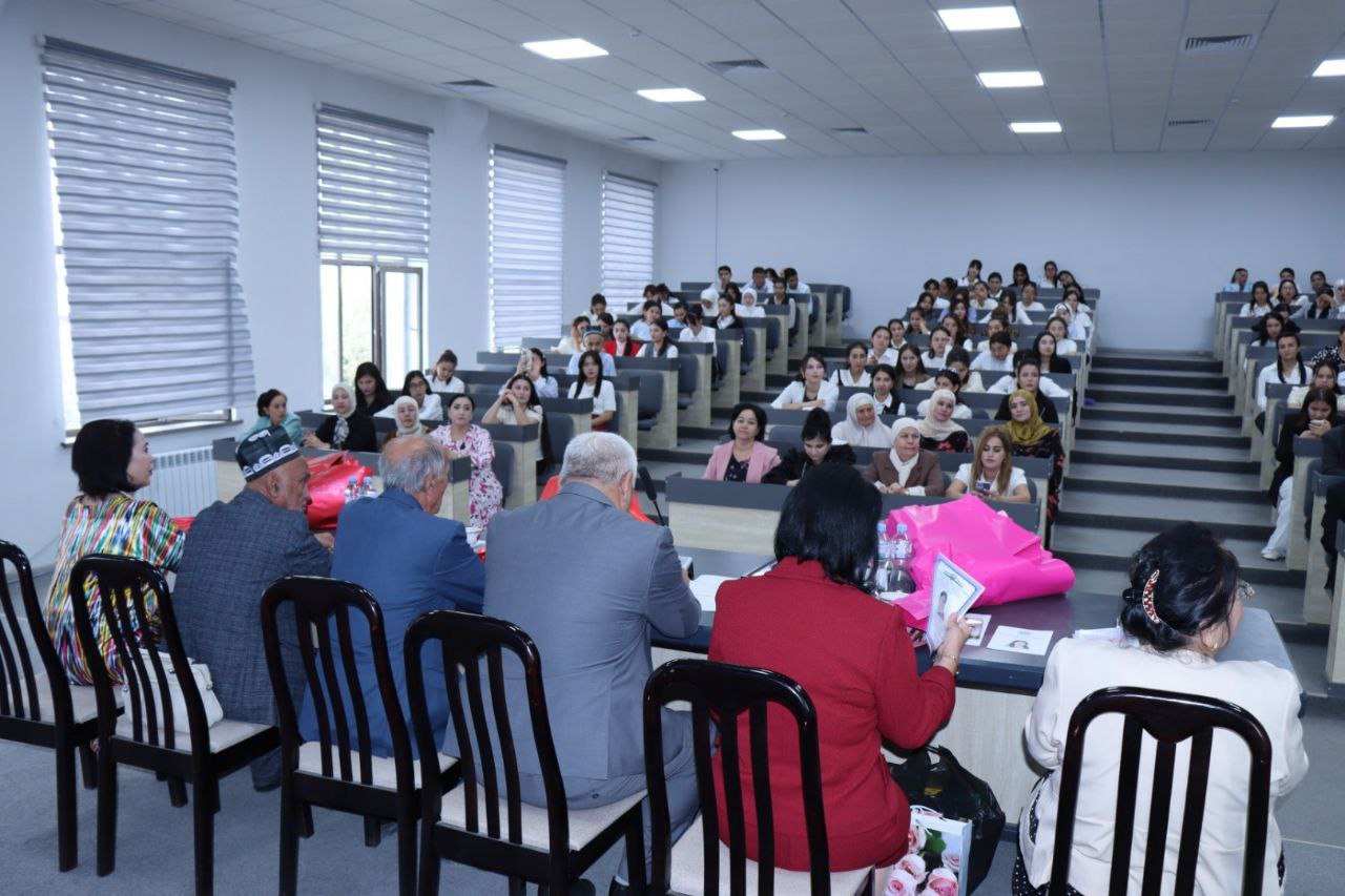 SamDU Urgut filialida O‘zbekiston Yozuvchilar uyushmasi a’zosi, sevimli shoira  Dilorom Ismoilovaning 60 yilligi munosabati bilan “Vatanni jonimdek asragin”  nomli adabiy-badiiy kecha tashkil etildi