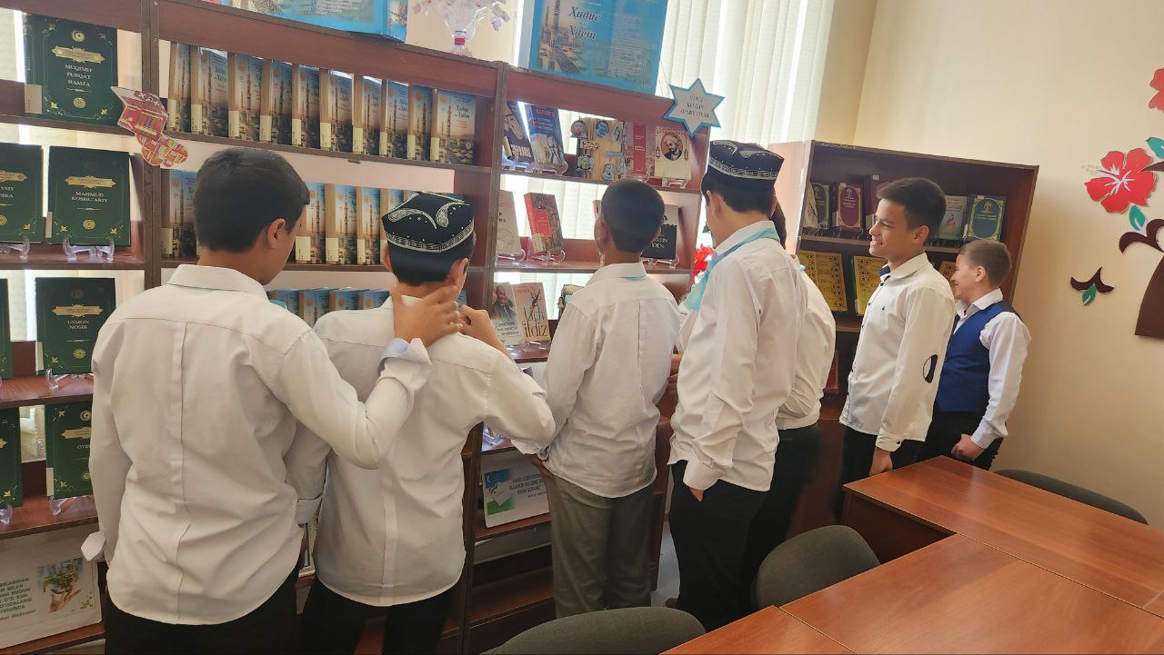 123-umumiy o‘rta ta‘lim maktabi o‘quvchilari ishtirokida  kutubxona bo‘ylab ekskursiya tashkil qilindi