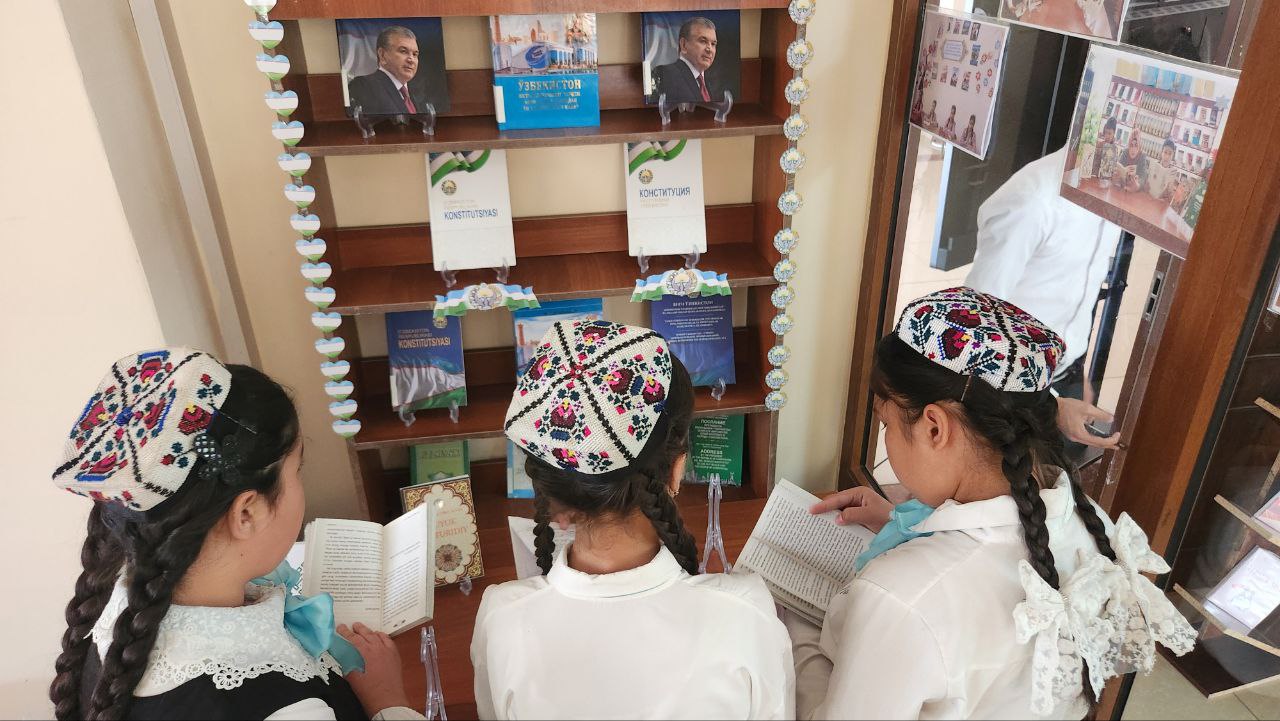 123-umumiy o‘rta ta‘lim maktabi o‘quvchilari ishtirokida  kutubxona bo‘ylab ekskursiya tashkil qilindi