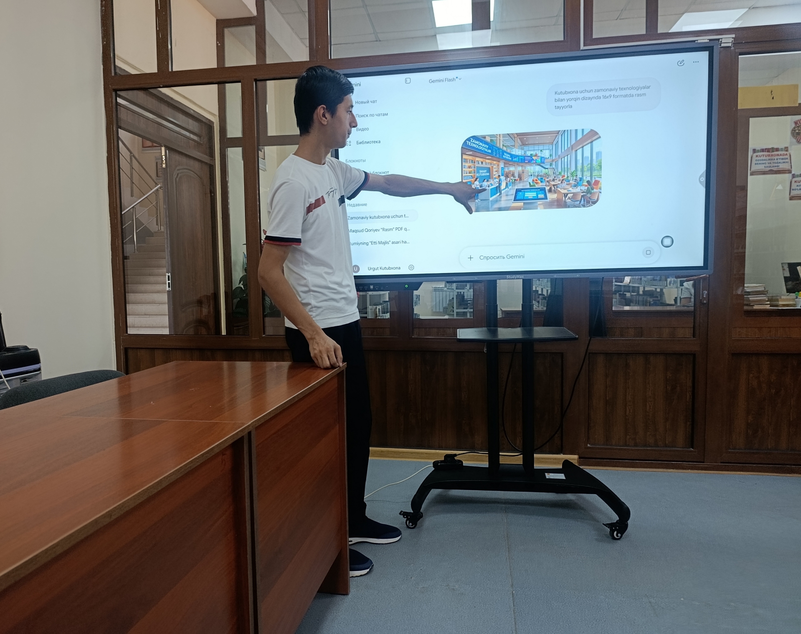 "Innovatsiyalar, sun'iy intellekt va robototexnika kuni" munosabati bilan Axborot-kutubxona markazida yoshlar ishtirokida mazmunli davra suhbati tashkil etildi