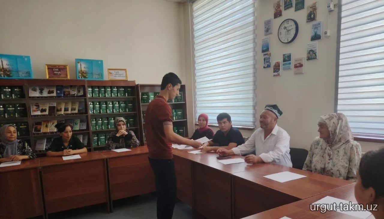 “BIZ — KITOBXON OILAMIZ!” RESPUBLIKA TANLOVINING URGUT TUMAN BOSQICHI O‘TKAZILDI