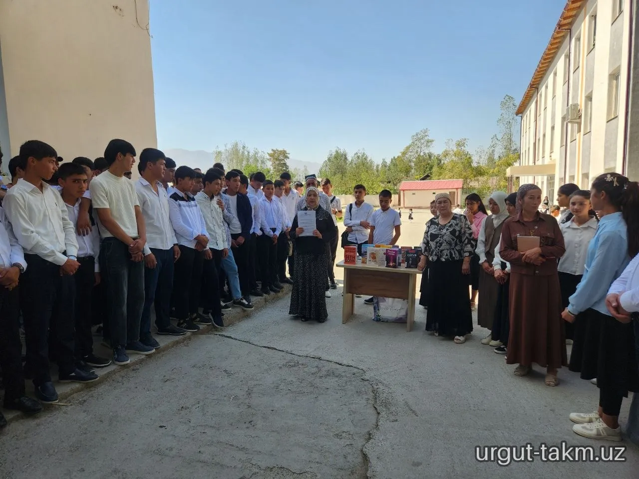 Urgut tuman axborot-kutubxona markazi mutaxassislari Maktabgacha va maktab ta‘limi bo‘limi tasarrufidagi 35-maktabda