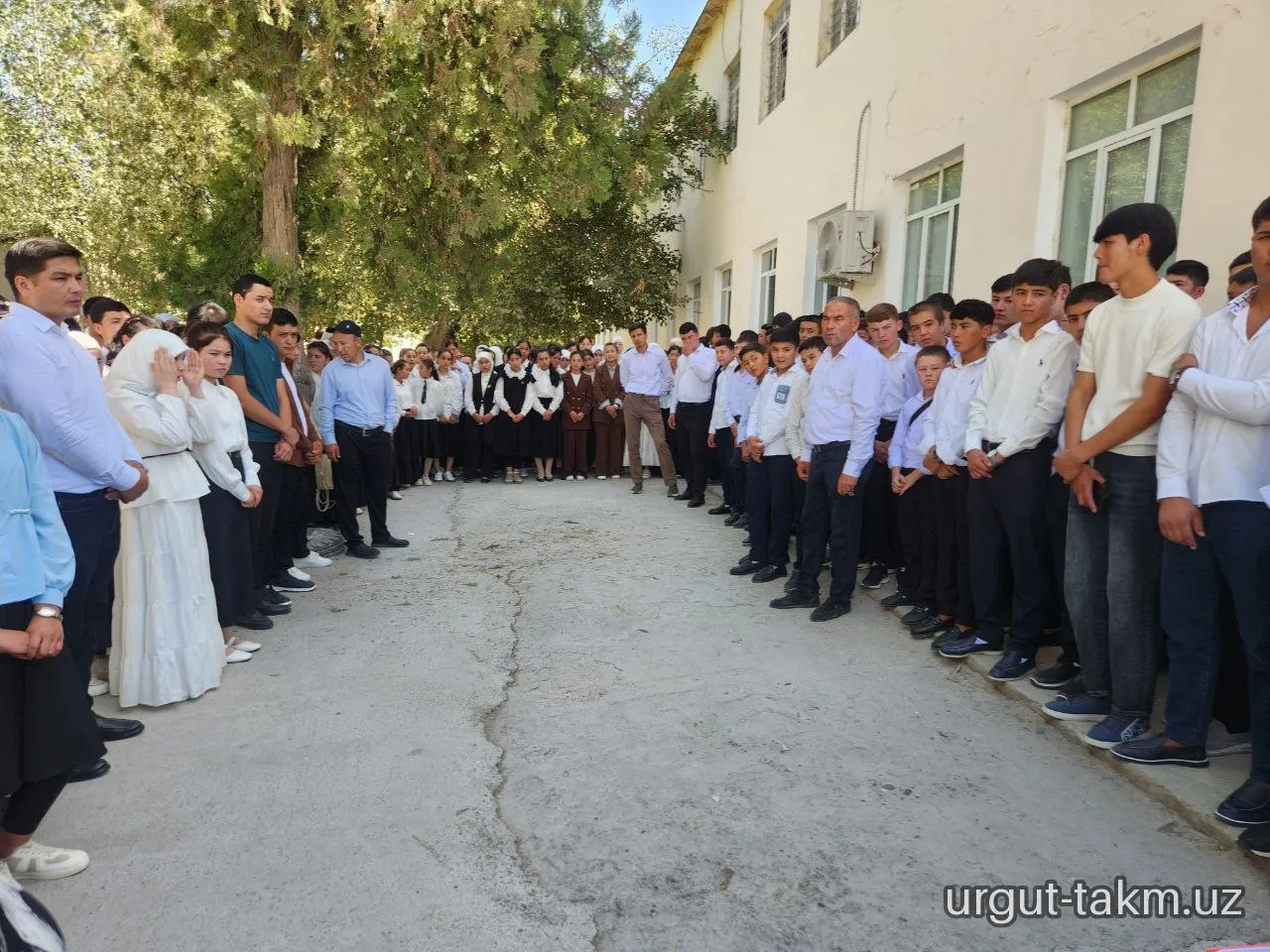 Urgut tuman axborot-kutubxona markazi mutaxassislari Maktabgacha va maktab ta‘limi bo‘limi tasarrufidagi 35-maktabda