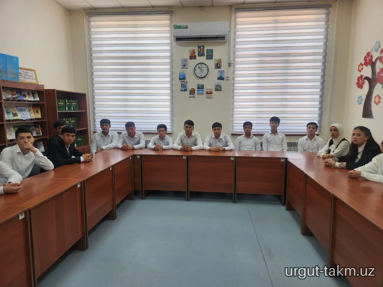 “Ochiq eshiklar haftaligi” doirasida SamDPI Urgut fakulteti talabalari bilan hamkorlikda davra suhbati tashkil etildi