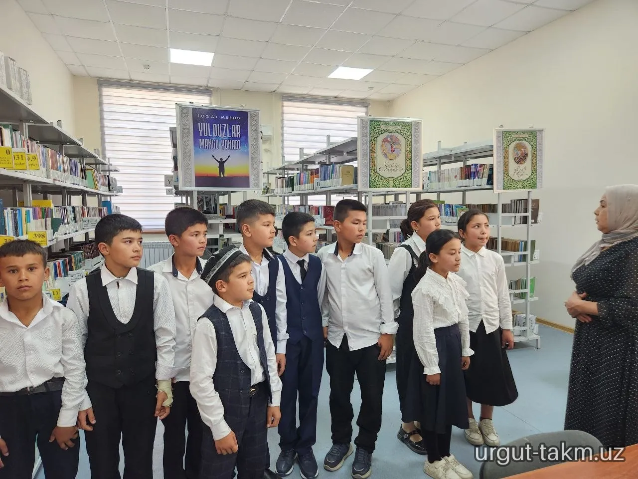 Urgut tuman axborot- kutubxona markazida 35-maktab o‘quvchilari ishtirokida ekskursiya tashkil etildi -16.09.2026