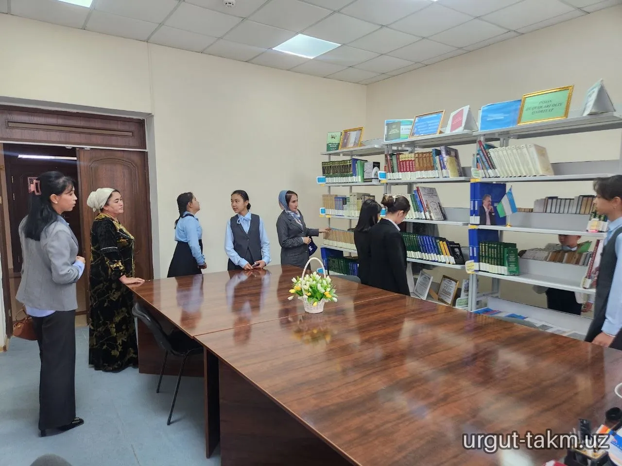Urgut tuman axborot-kutubxona markazida 156-maktab o‘quvchilari ishtirokida ekskursiya tashkil etildi - 29.09
