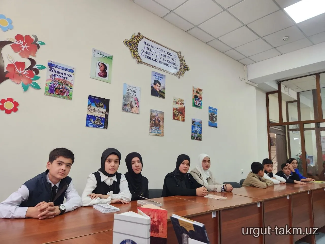 KITOBLAR OLAMIGA SAYOHAT - 6-maktab