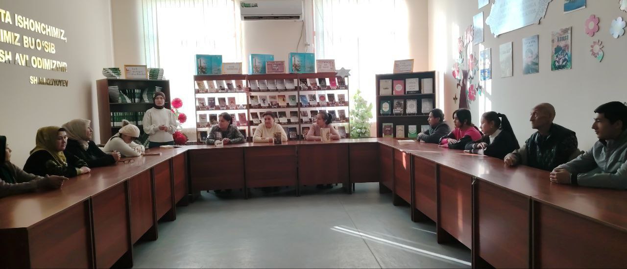 Urgut tuman axborot-kutubxona  markazida  “Kitobsevarlar klubi” a’zolari bilan davra suhbati o‘tkazildi. Unda Аsqad Muxtorning "Chinor "asari muhokama qilindi.