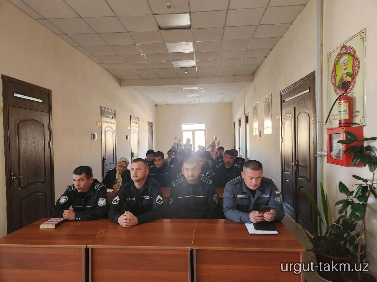“INFOLIB OʻZBEKISTON–2025” XIV Milliy axborot-kutubxona haftaligining to‘rtinchi kunida Axborot-kutubxona markazida navbatdagi mazmunli tadbir o‘tkazildi. Tadbirda Milliy gvardiya Urgut tuman bo‘limi xodimlari, kitobxonlar ishtirok etdi.