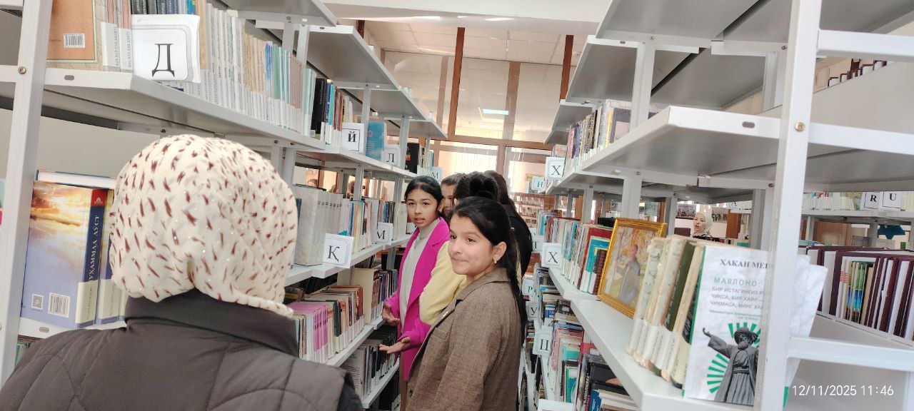 Axborot-kutubxona markazida  “INFOLIB OʻZBEKISTON-2025” XIV Milliy axborot-kutubxona haftaligining uchinchi kuni davomida kitobxonlikni targ‘ib qilish maqsadida  kutubxona bo‘ylab sayohat tashkil qilindi - 77-maktab