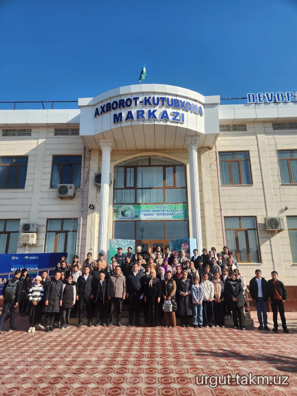"Qiziqarli kutubxonada" nomli  kutubxona bo‘ylab ekskursiya Urgut tumanining turli hududidan tashrif buyurgan kitobxonlar uchun tashkil qilindi.