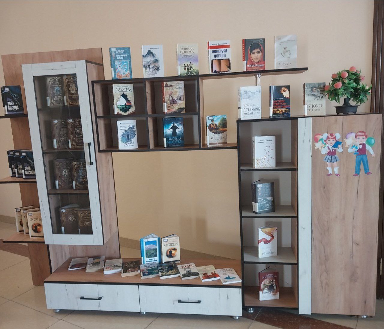 Yangi kelgan adabiyotlardan kitob koʻrgazmasi