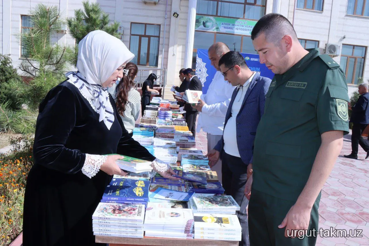 "VATAN UCHUN, MILLAT UCHUN, XALQ UCHUN" NOMLI EZGU SHIOR OSTIDA "MAʼNAVIYATGA SAYOHAT" NOMLI KITOB YARMARKASI TASHKIL ETILDI