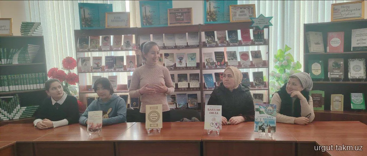 Urgut tuman axborot-kutubxona markazida  "ILMLI ONA FARZANDI, KELAJAKNI YARATADI" deb nomlangan shior asosida "Kitobxon onalar" kuni bo'lib o'tdi.