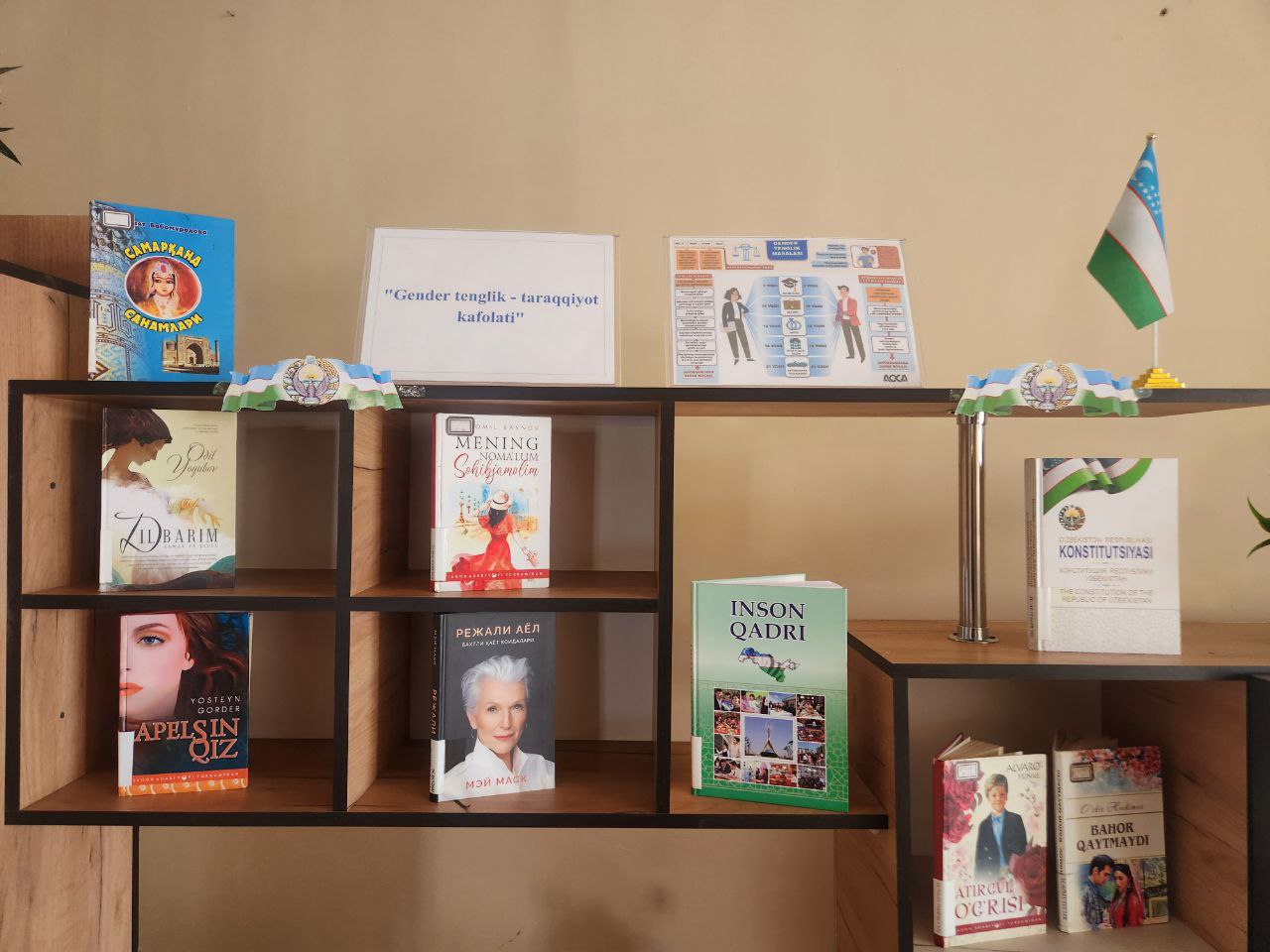 "Gender tenglik taraqqiyot kafolati" mavzusida maqolalar,kitoblar asosida ko‘rgazma tashkil etildi.