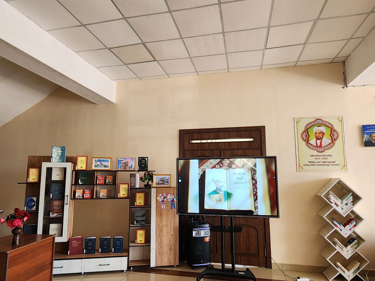 "21-OKTABR- O‘ZBEK TILIGA DAVLAT TILI MAQOMI BERILGAN KUN" - KITOB KOʻRGAZMASI