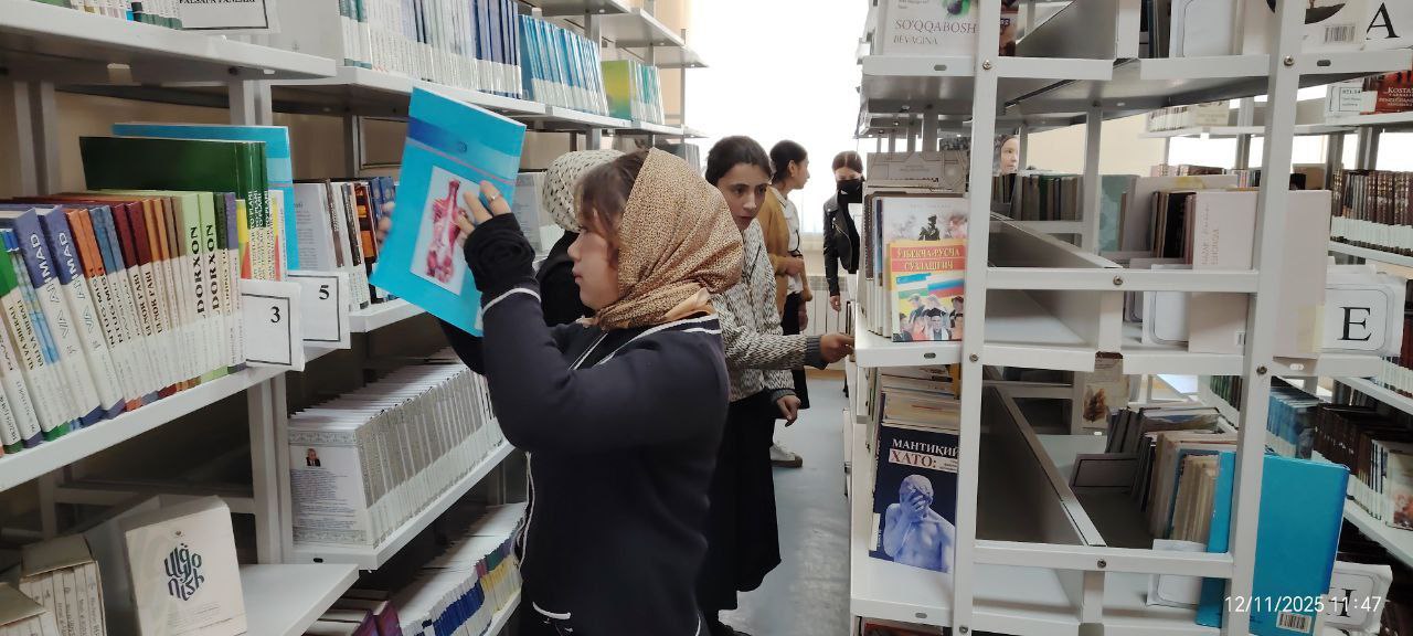 Urgut tuman axborot-kutubxona markazida "INFOLIB O'ZBEKISTON 2025"  XIV Milliy axborot-kutubxona haftaligining uchinchi kuni davomida kitobxonlikni targ‘ib qilish maqsadida  kutubxona bo‘ylab sayohat tashkil qilindi - 101-maktab