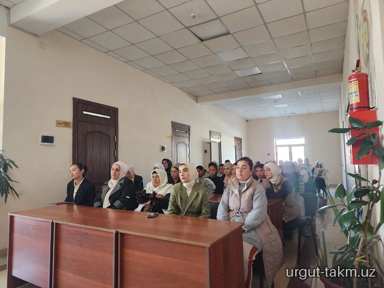 “INFOLIB OʻZBEKISTON–2025” XIV Milliy axborot-kutubxona haftaligi doirasida Urgut tuman Axborot-kutubxona markazida “Kitob – eng yaxshi do‘st, ilm manbai” nomli ma’naviy-ma’rifiy tadbir tashkil etildi.