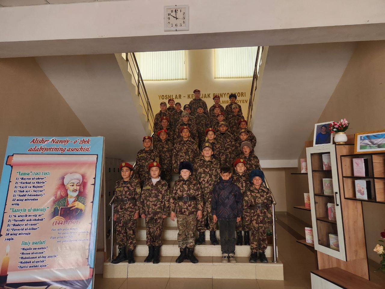 "Qiziqarli kutubxonada" nomli  kutubxona bo‘ylab ekskursiya Urgut tumanidagi  Qalqon jasorat maktabi o‘quvchilari uchun tashkil qilindi.